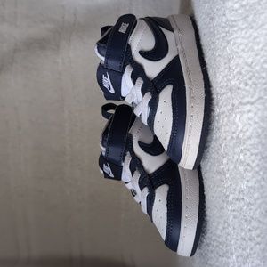 Nike Toddler Court Borough mid 2 Sneakers